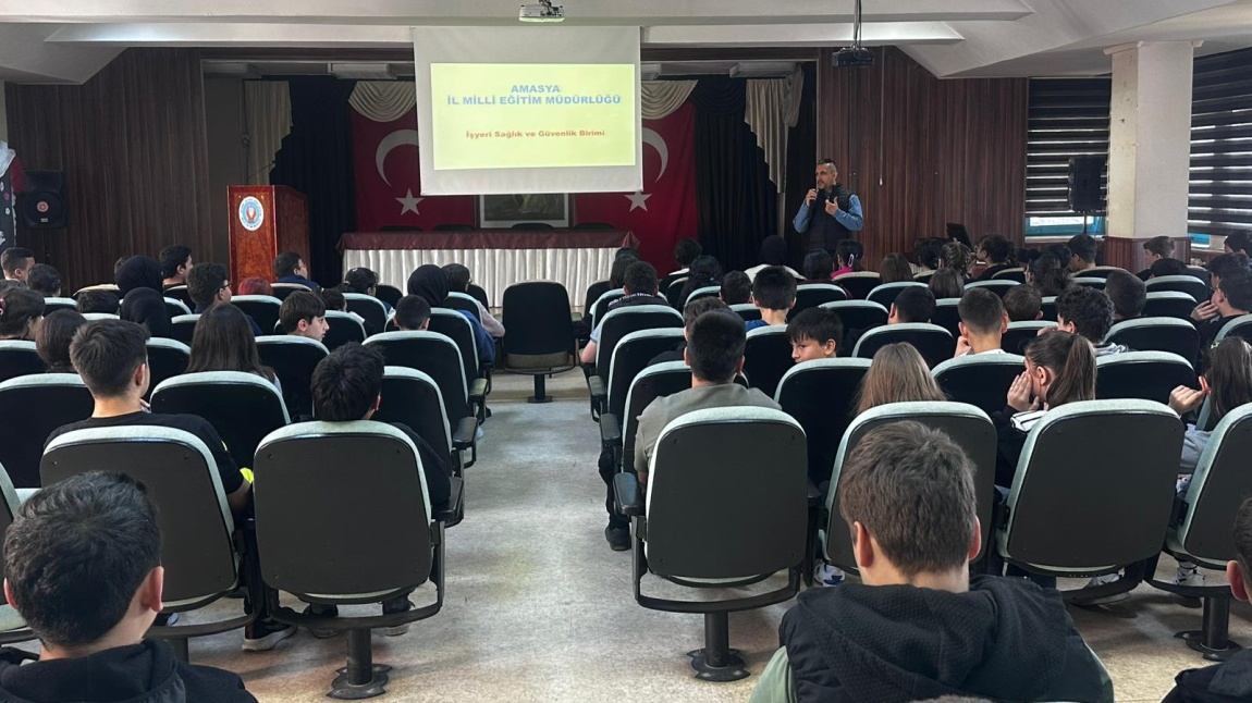 OKULDA SAĞLIKLI BESLENİYORUM PROJESİ KAPSAMINDA ÖĞRENCİLERİMİZE SEMİNER DÜZENLENDİ